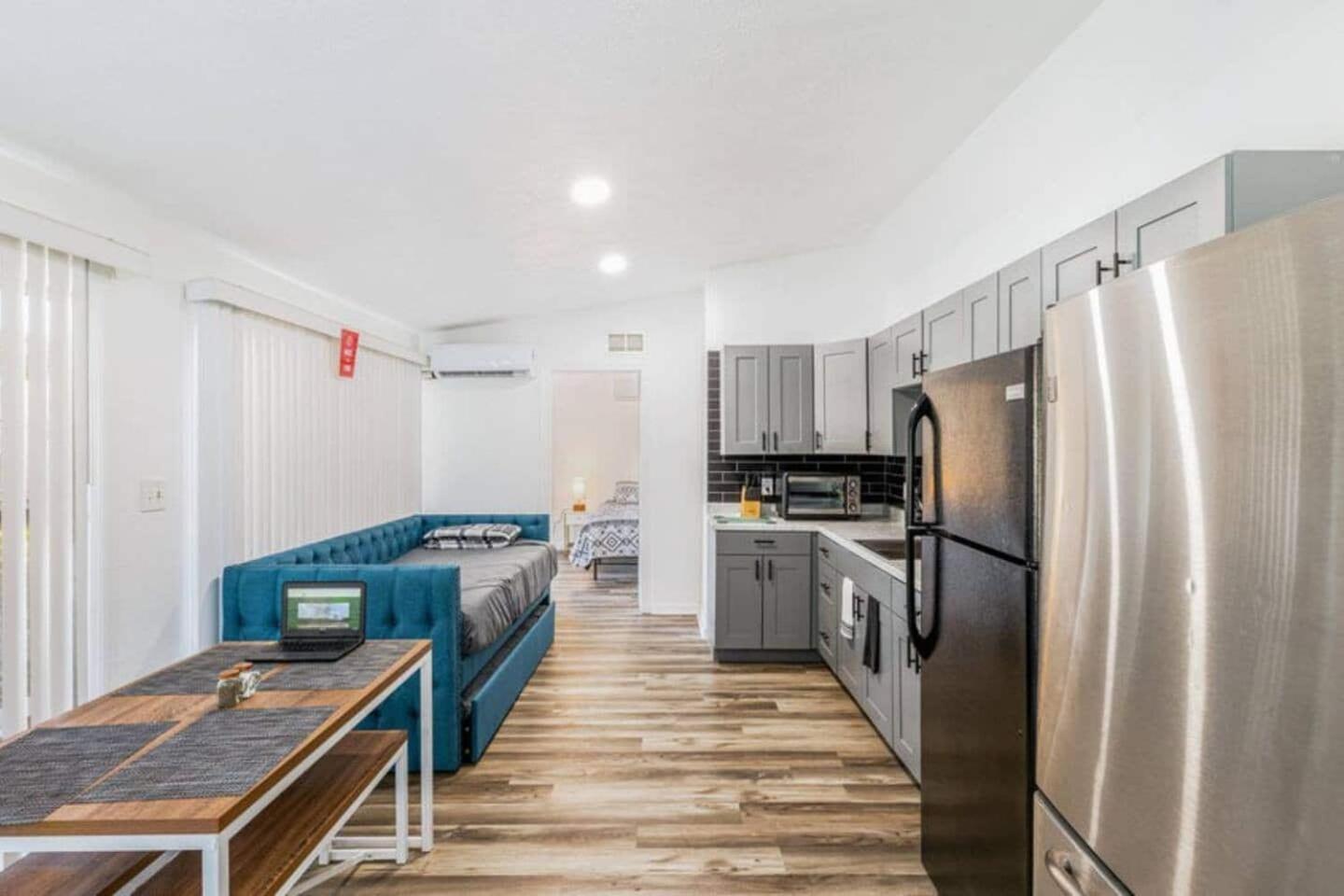 1Br, 3 Beds, Wifi, Pets Ok 20 Min To Disney! Holiday home *