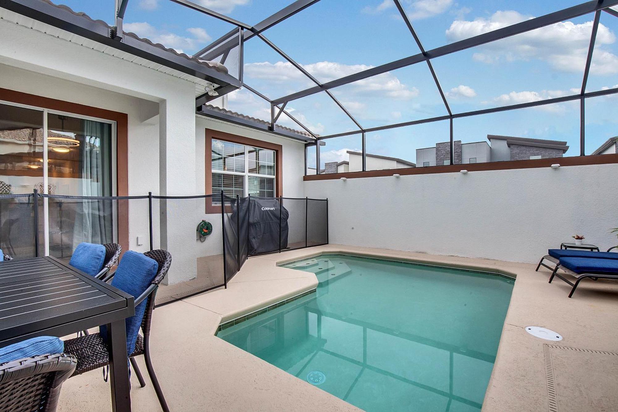 5 Bedrooms - 4 Bathrooms - Storey 4800 Ll Holiday home