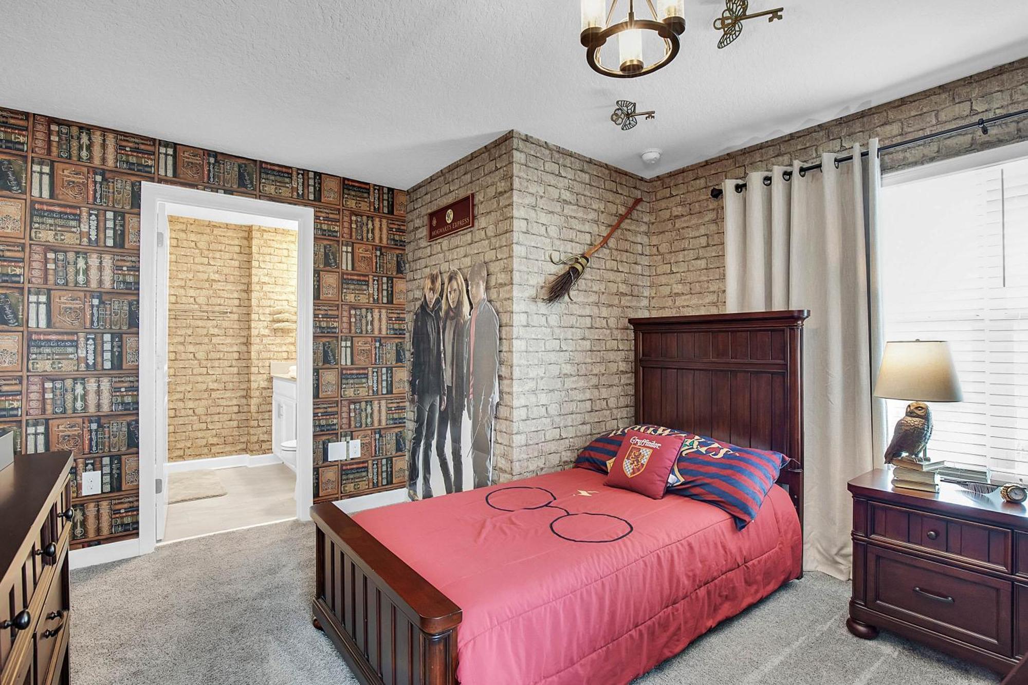Holiday home 5 Bedrooms - 4 Bathrooms - Storey 4800 Ll