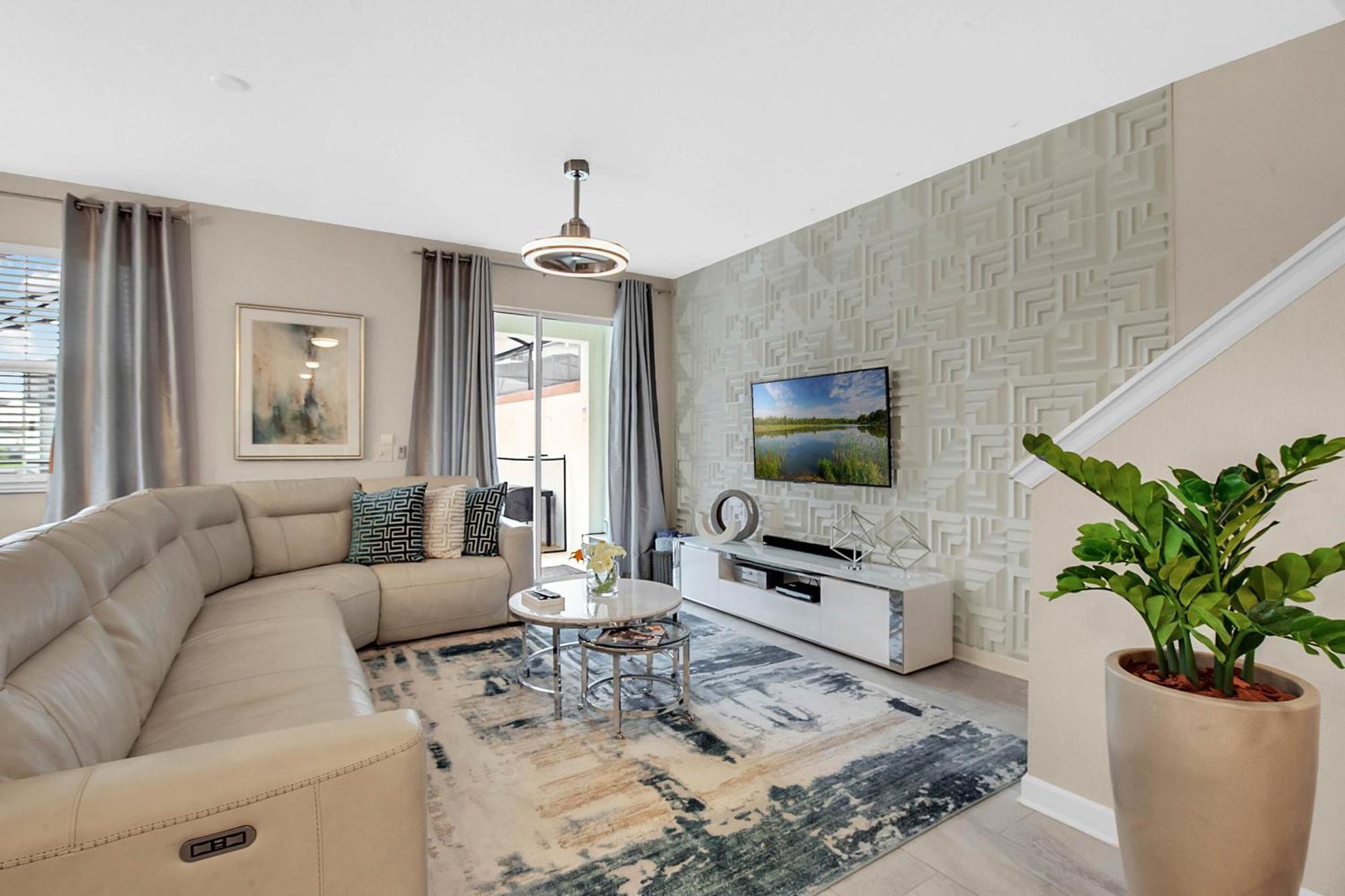 5 Bedrooms - 4 Bathrooms - Storey 4800 Ll Orlando