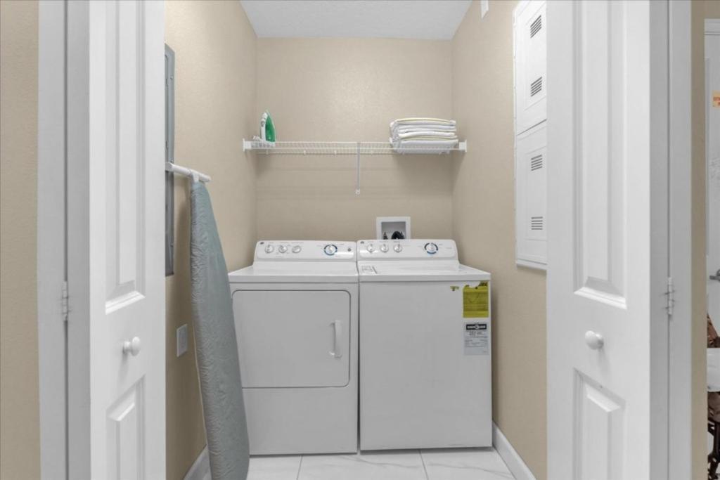 5 Bedrooms - 4 Bathrooms - Storey 3149 Pp