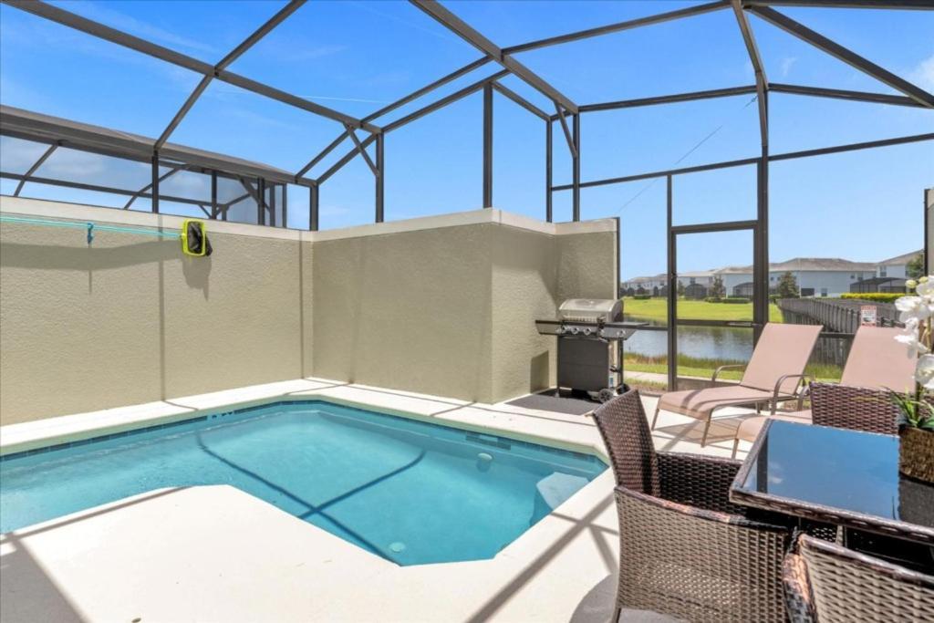 5 Bedrooms - 4 Bathrooms - Storey 3149 Pp Holiday home Orlando