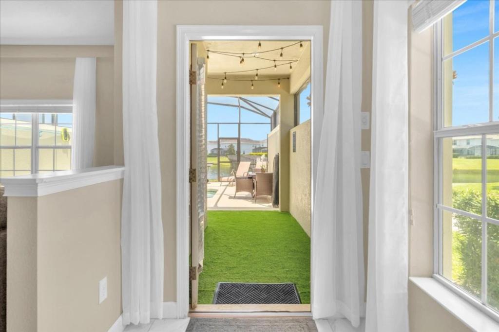5 Bedrooms - 4 Bathrooms - Storey 3149 Pp *