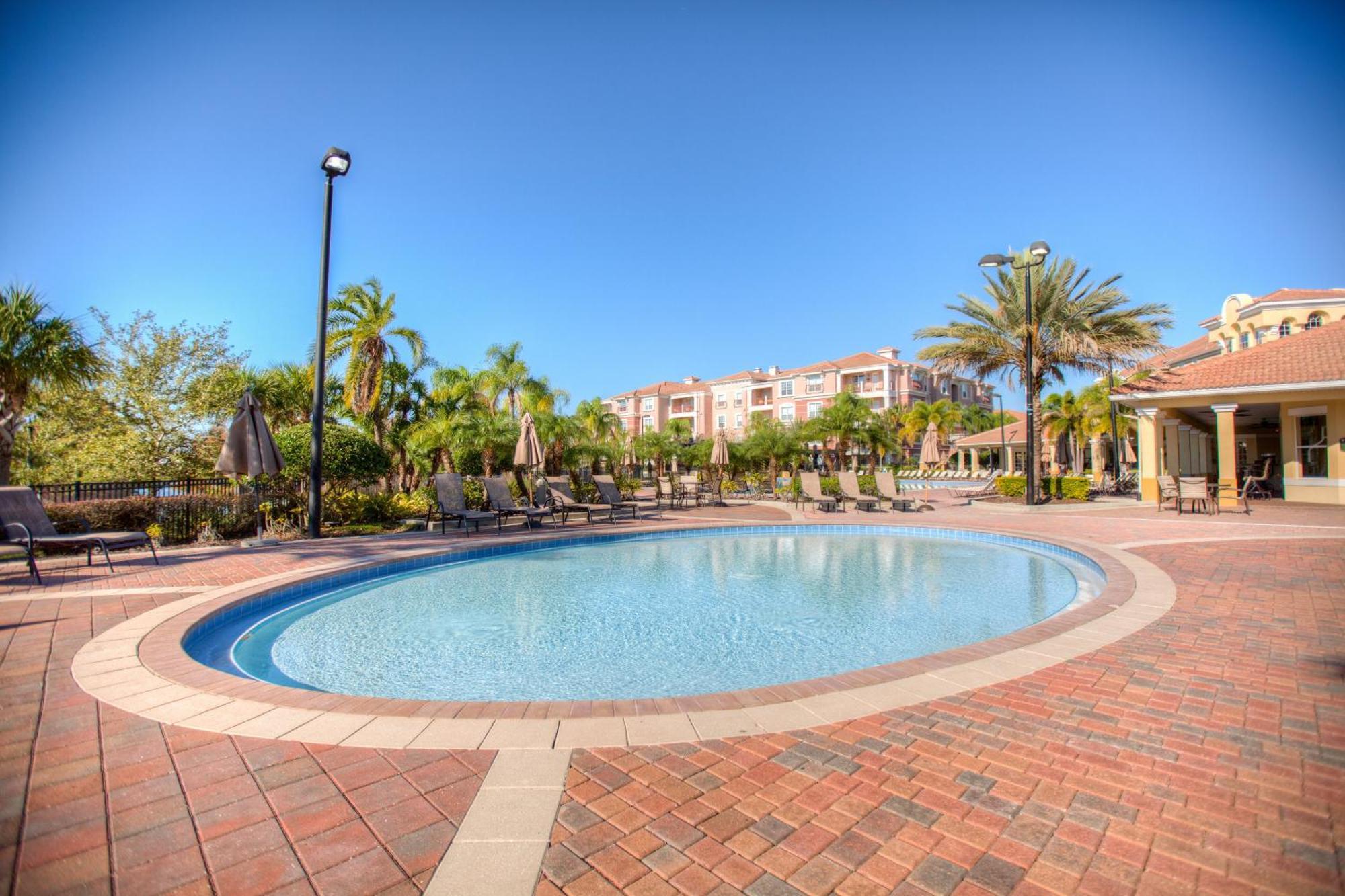 Vista Cay 82 By