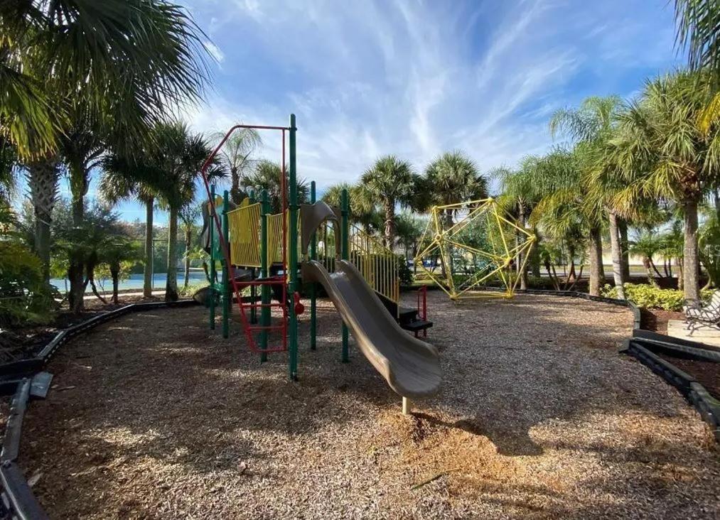 3 Bedrooms - 2 Bathrooms - Oakwater 7528 Pw