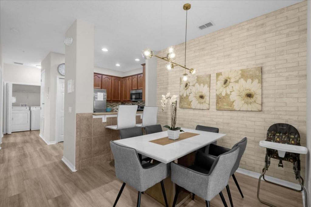 3 Bedrooms - 2 Bathrooms - Oakwater 7528 Pw Orlando