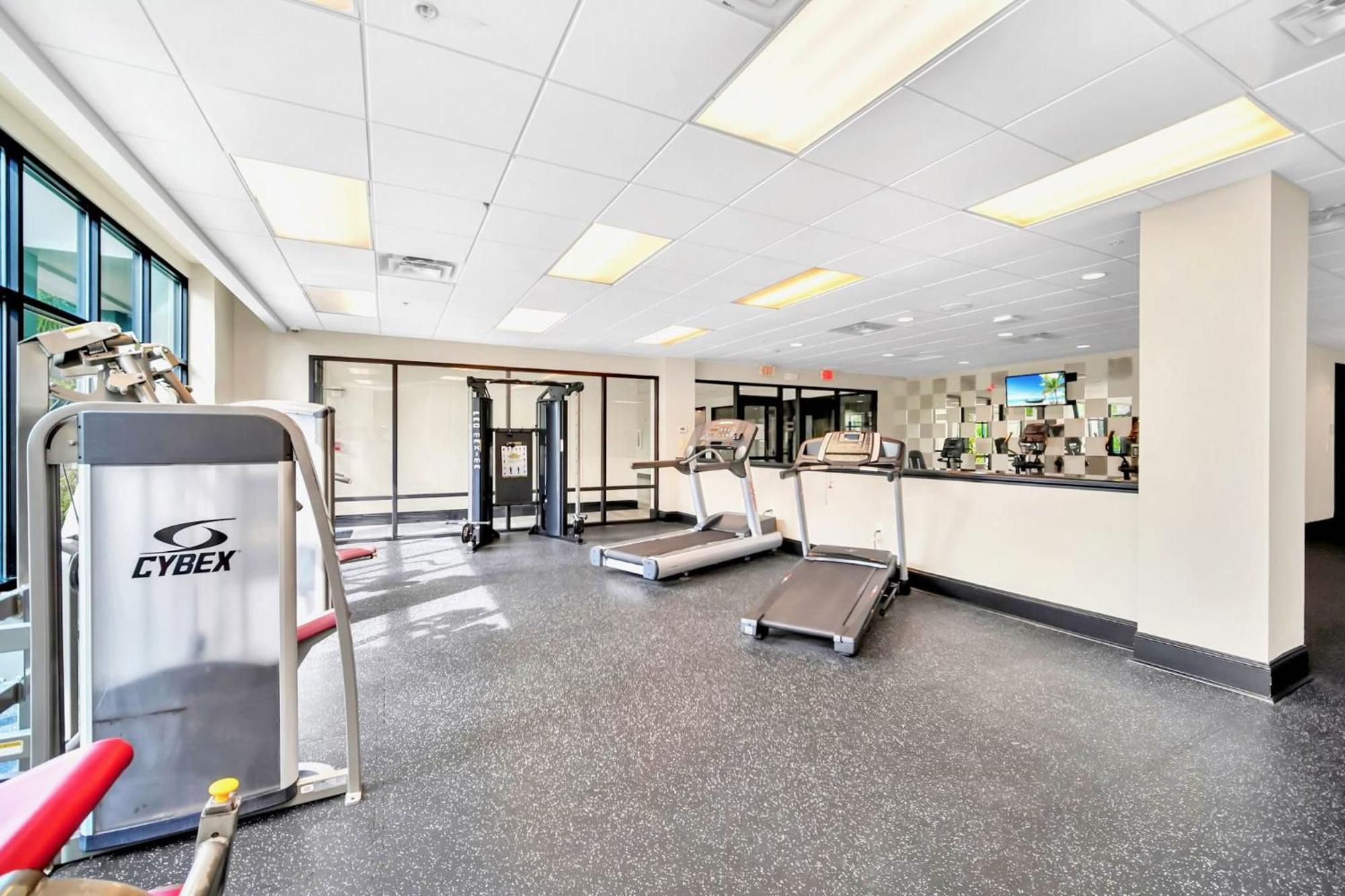 Luxury 2br - Pool & Hot Tub - Near