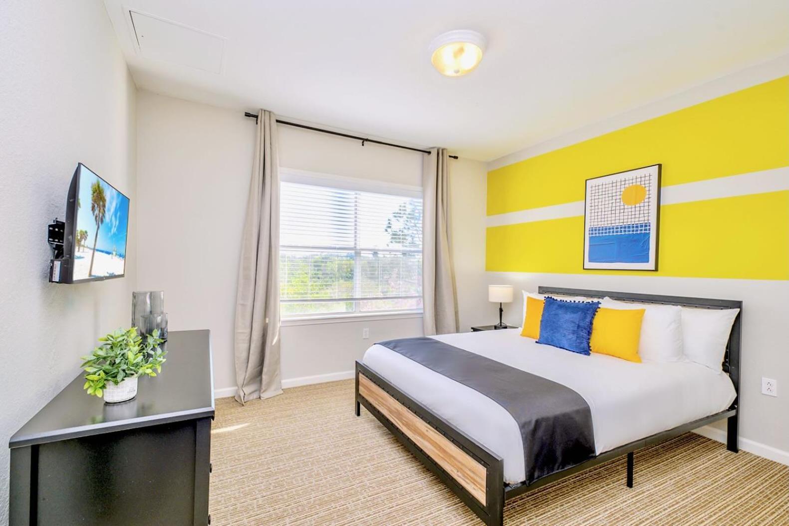 Cozy 2br - Private Balcony - Near