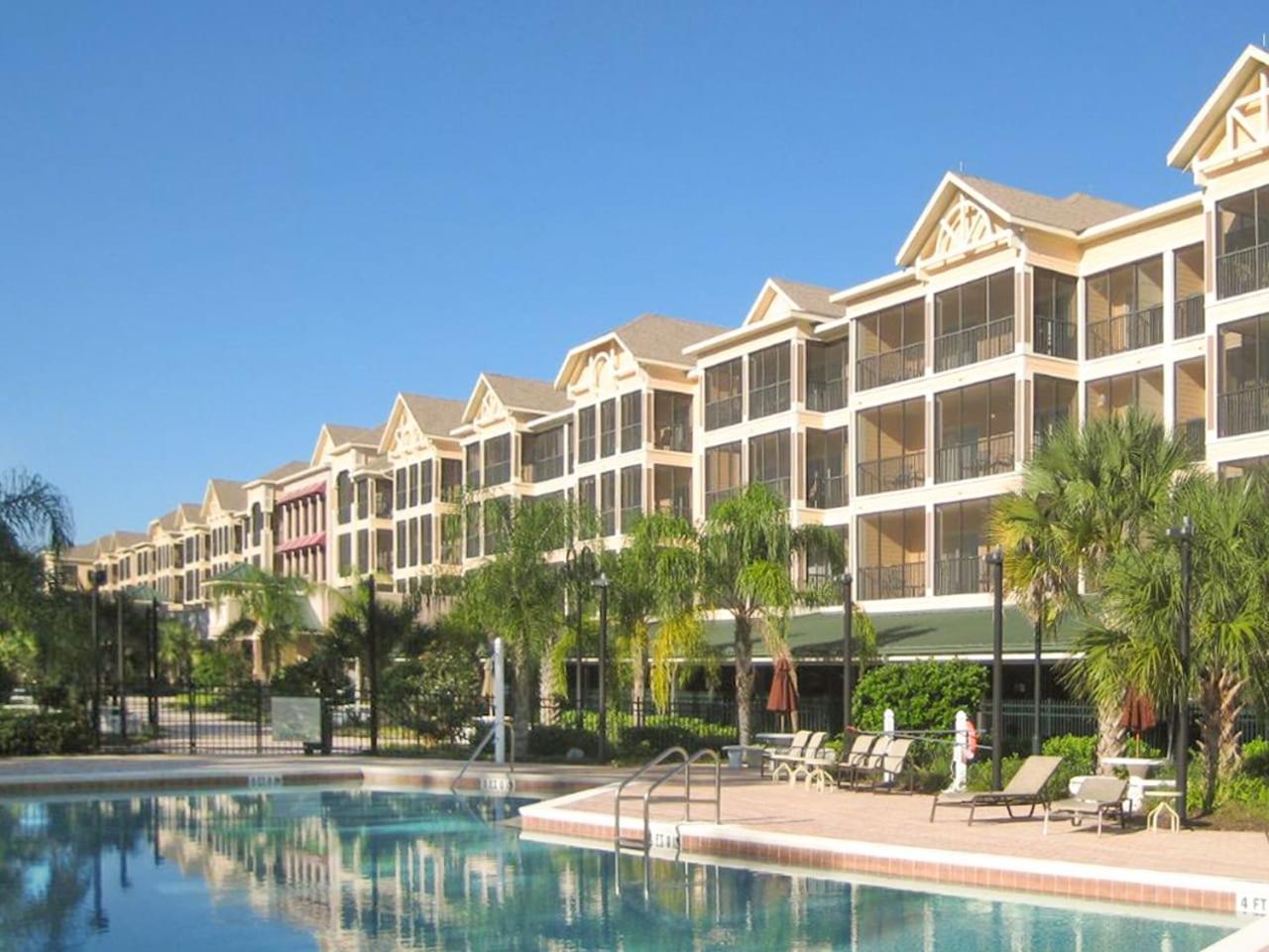 Cozy 2br - Private Balcony - Near Holiday home *