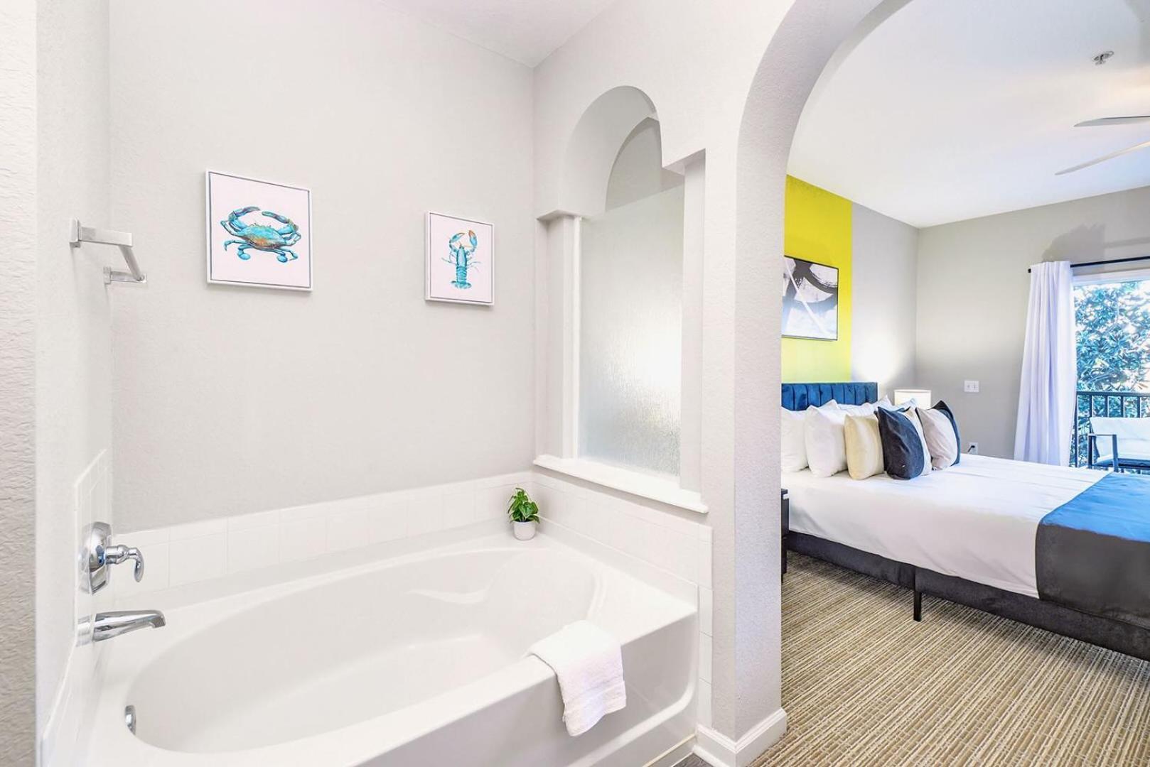 Cozy 2br - Private Balcony - Near *