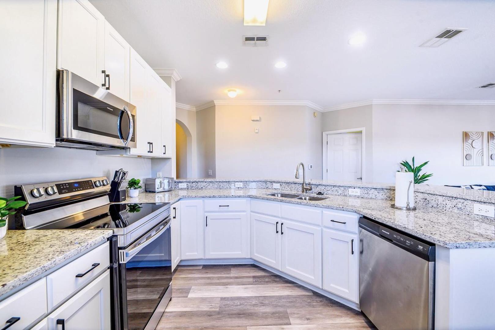 Cozy 2br - Private Balcony - Near * Orlando