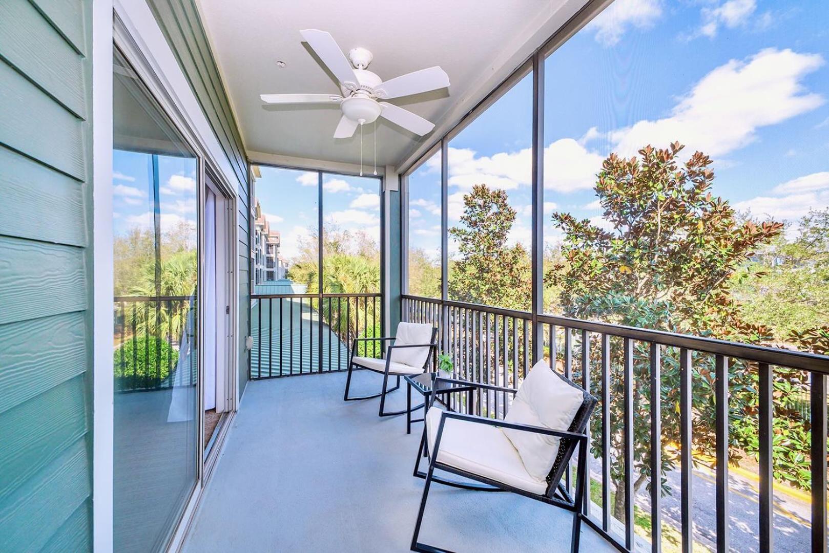 Cozy 2br - Private Balcony - Near Holiday home
