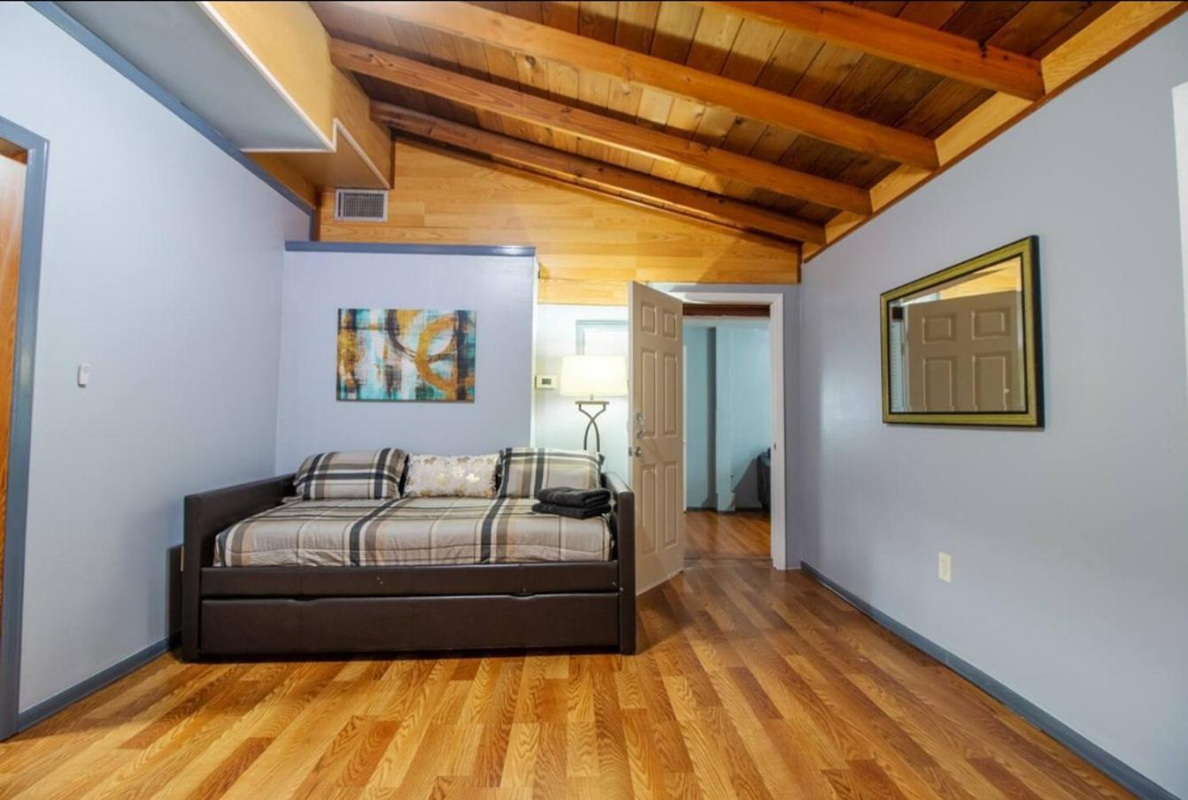 Private 2Br Pet-Friendly & Perfect For Groups! Holiday home Orlando