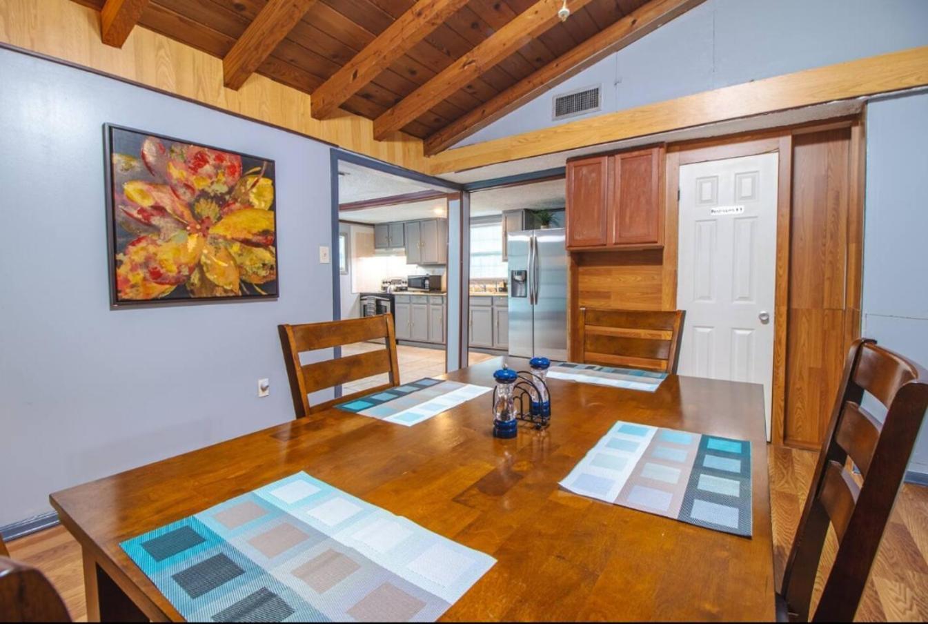 Holiday home Private 2Br Pet-Friendly & Perfect For Groups! *