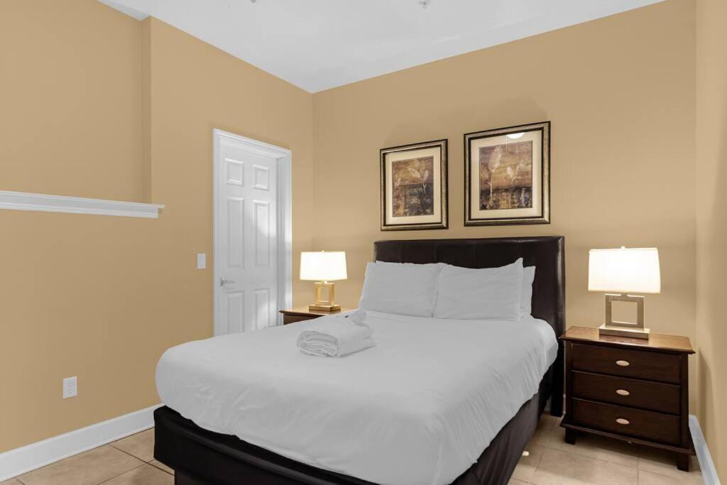 Holiday home 4br Family Townhome In Enchanting Inside The Area *