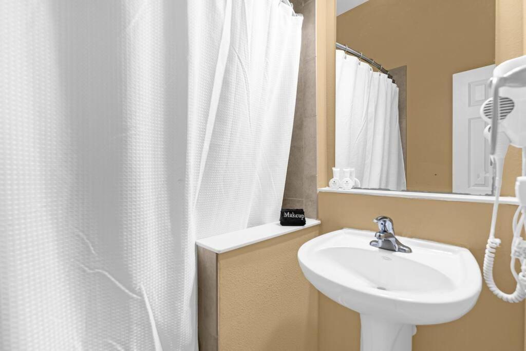 4br Family Townhome In Enchanting Inside The Area Holiday home