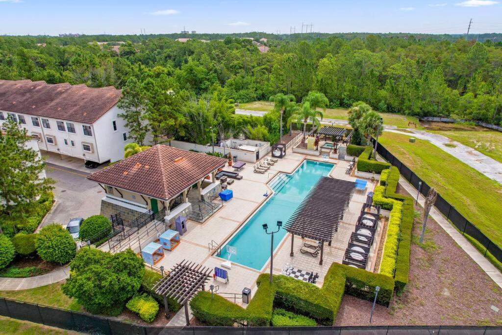 4br Family Townhome In Enchanting Inside The Area Holiday home