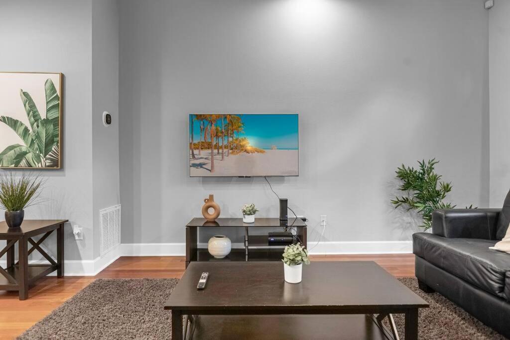 4br Family Townhome In Enchanting Inside The Area Holiday home