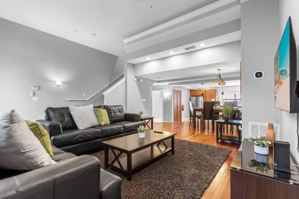 4br Family Townhome In Enchanting Inside The Area