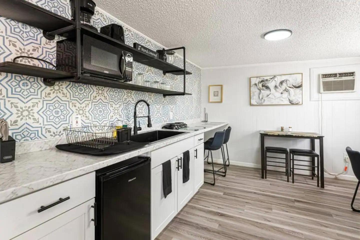 Pet-Friendly 1Br Fast Wi-Fi Sleeps 4 Holiday home *