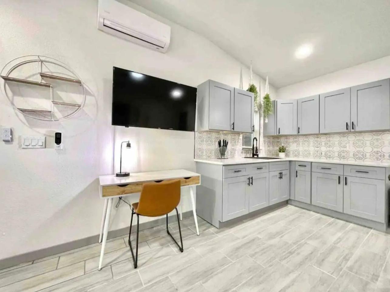 Remodeled 1Br Wfh Setup, Walkable, Sleeps 4!