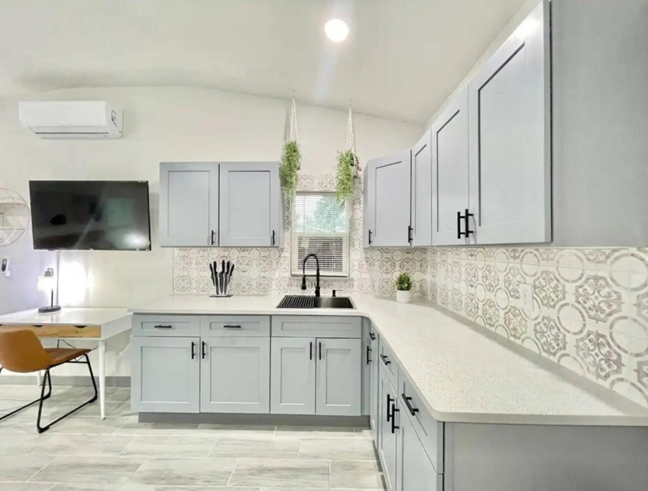 Remodeled 1Br Wfh Setup, Walkable, Sleeps 4! Holiday home *