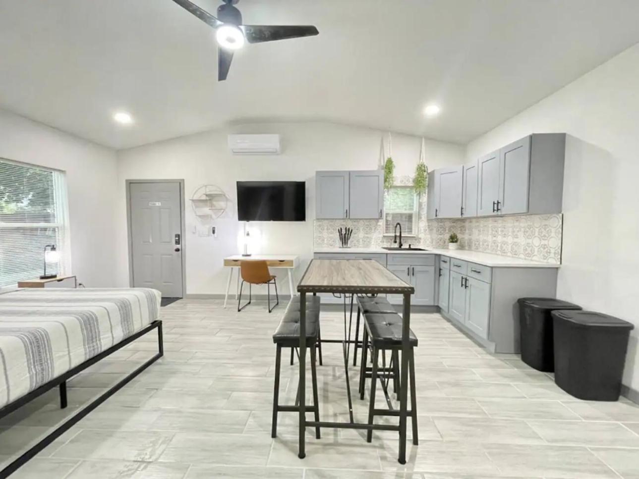 Holiday home Remodeled 1Br Wfh Setup, Walkable, Sleeps 4! Orlando