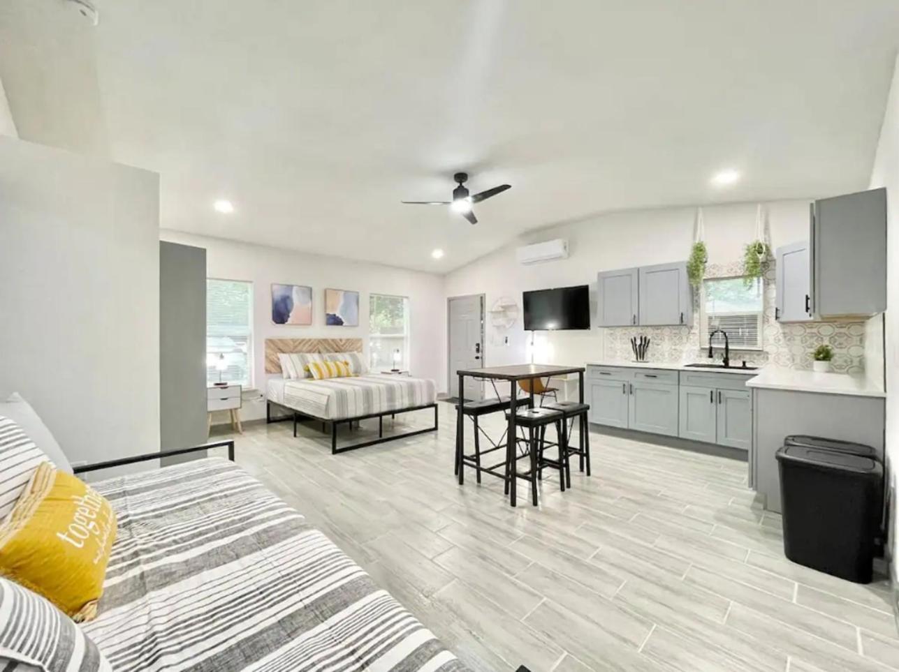 Remodeled 1Br Wfh Setup, Walkable, Sleeps 4!