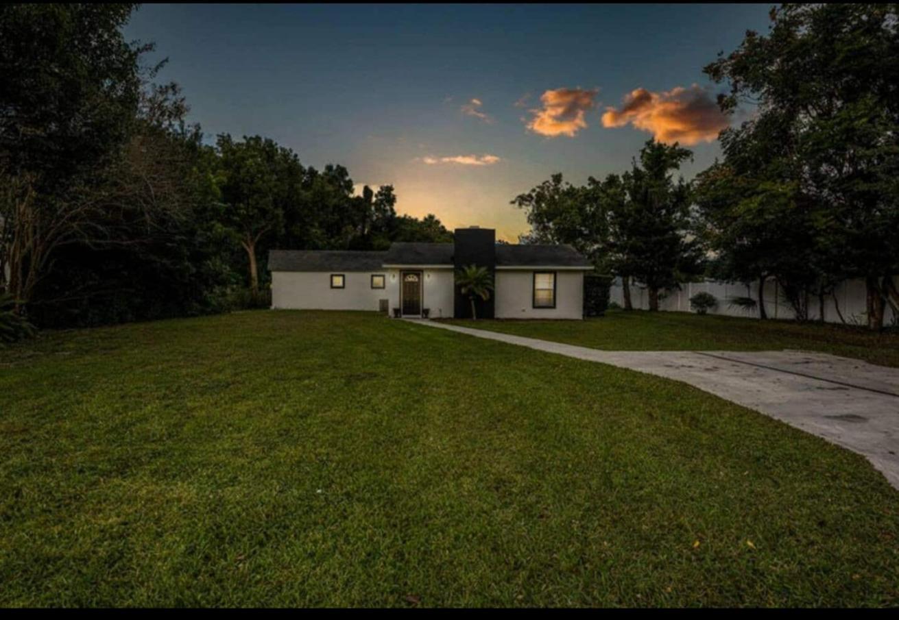 Work-Ready 2Br Wifi, Pool & Near Disney!