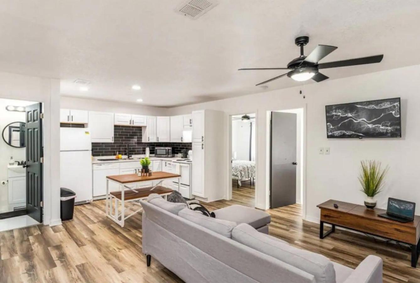 Holiday home Work-Ready 2Br Wifi, Pool & Near Disney! *