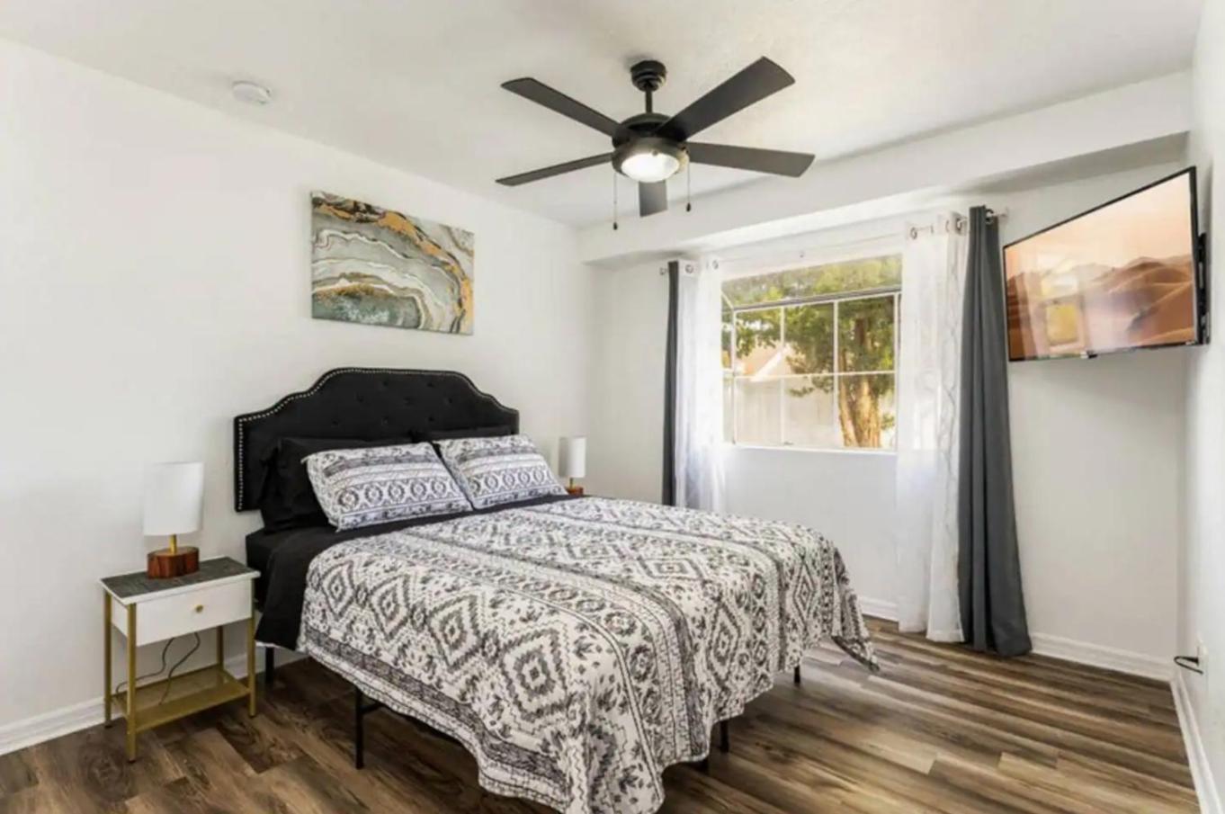 Holiday home Work-Ready 2Br Wifi, Pool & Near Disney! Orlando