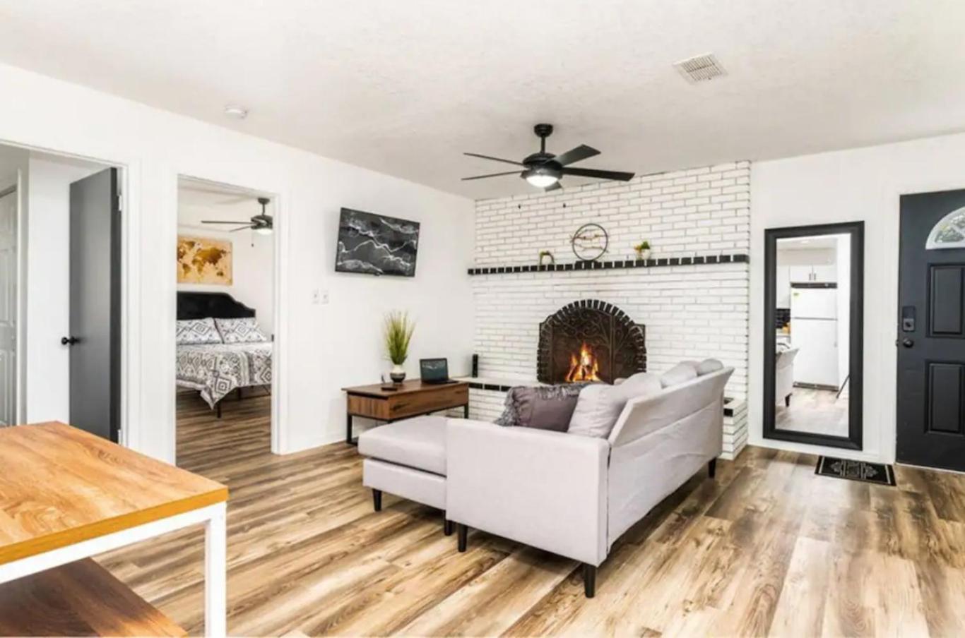 Work-Ready 2Br Wifi, Pool & Near Disney! Orlando