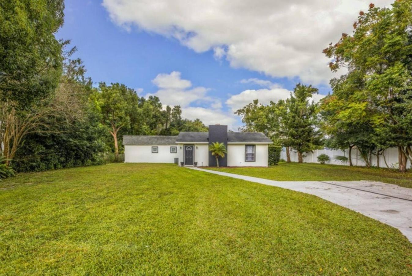 Work-Ready 2Br Wifi, Pool & Near Disney! * Orlando