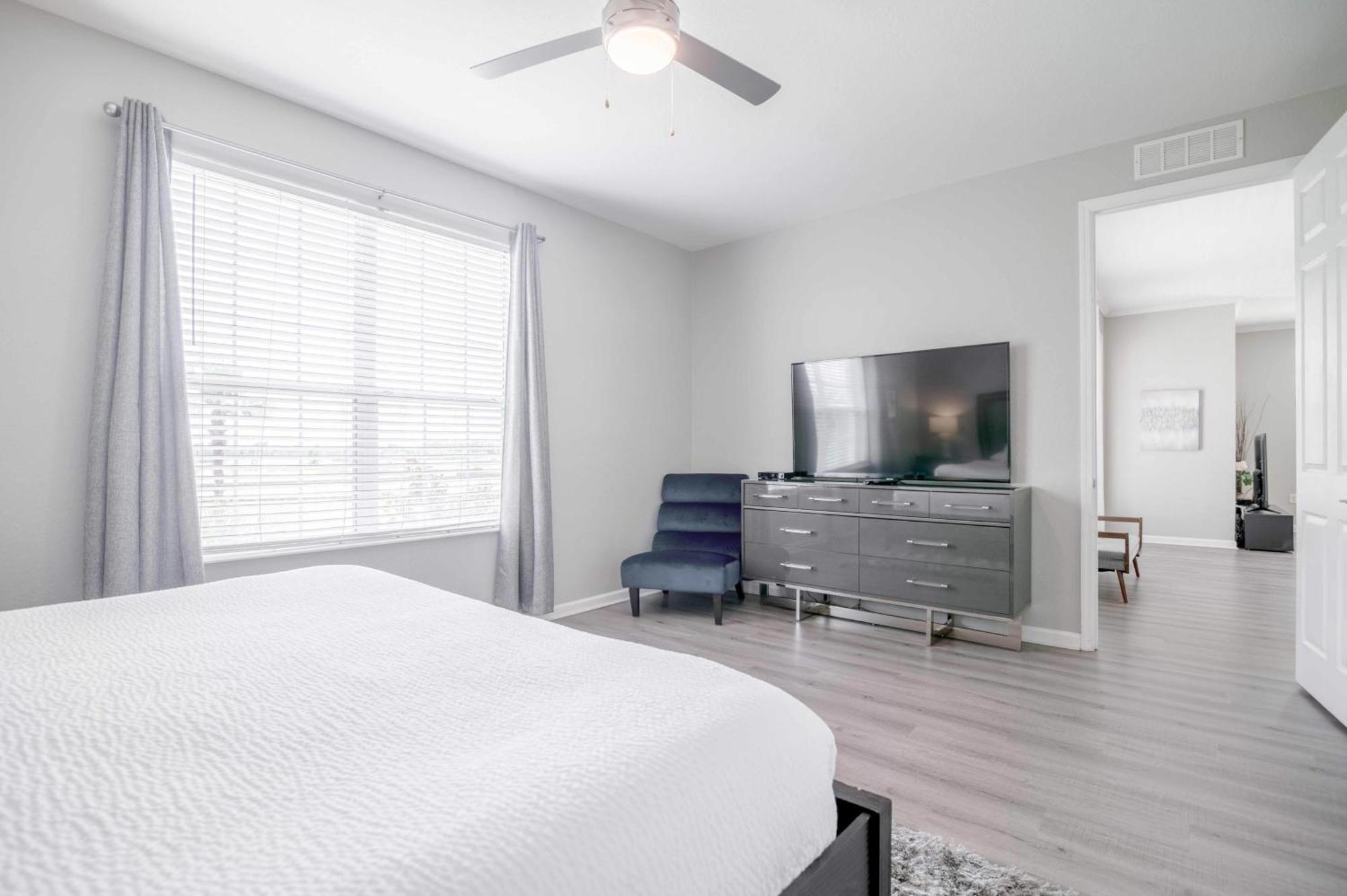 Apartment Fabulous Vista Cay Lakeview Elysium Near Theme Parks And Walk To The Convention Center Orlando