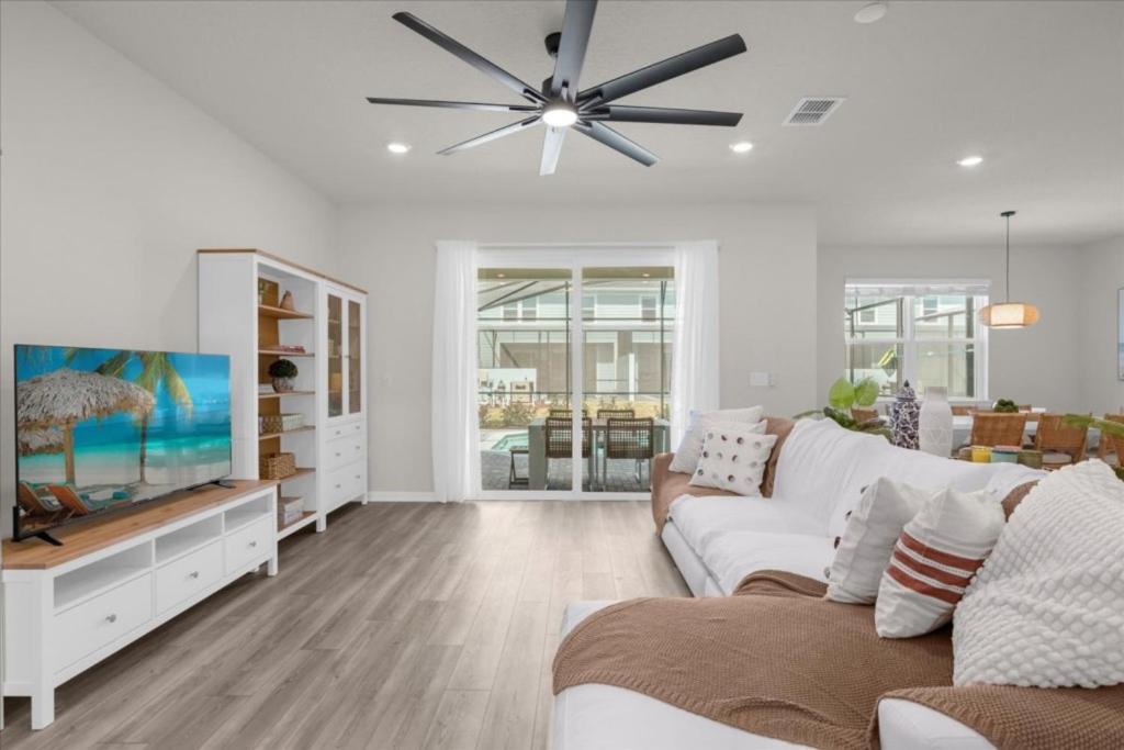 5 Bedrooms- 4 Bathrooms- Windsor Cay 1265 Er Holiday home *