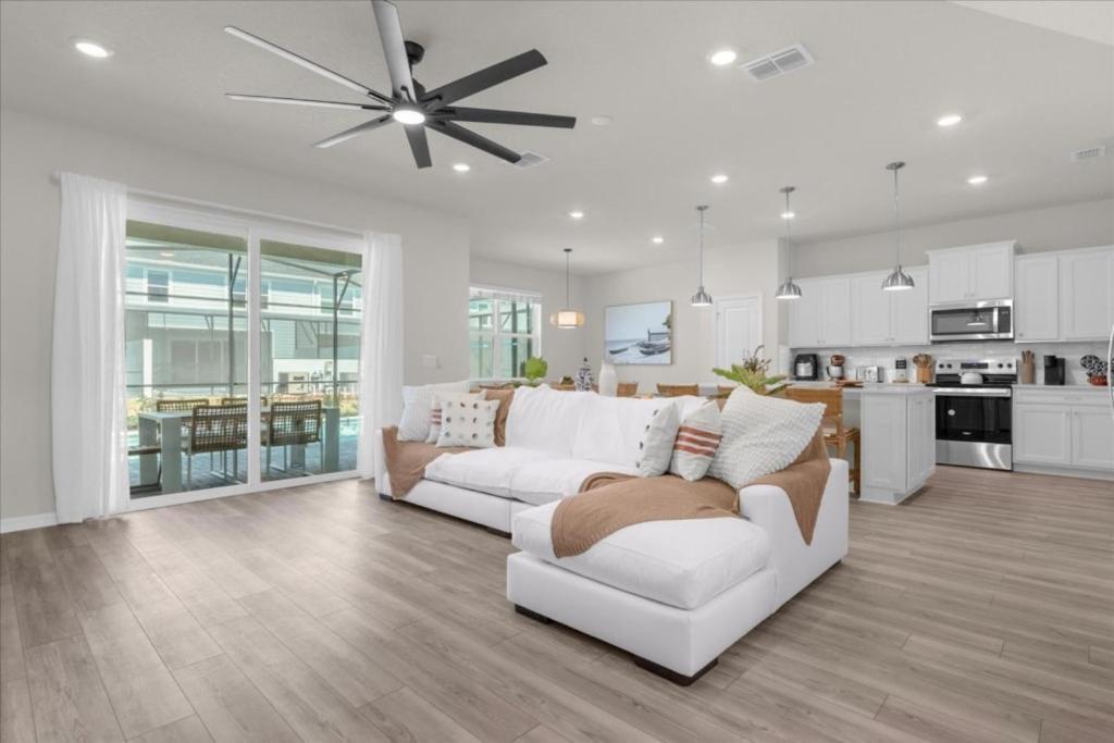 5 Bedrooms- 4 Bathrooms- Windsor Cay 1265 Er *