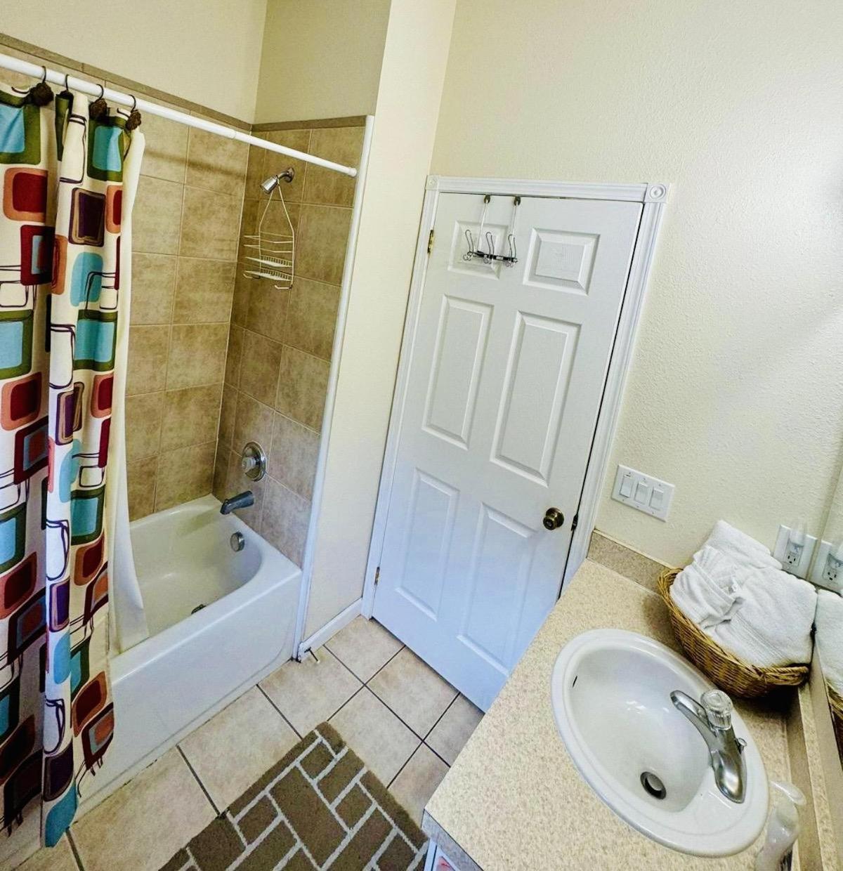 4-3 Vacation With Private Pool Located At Formosa Gardens!! *