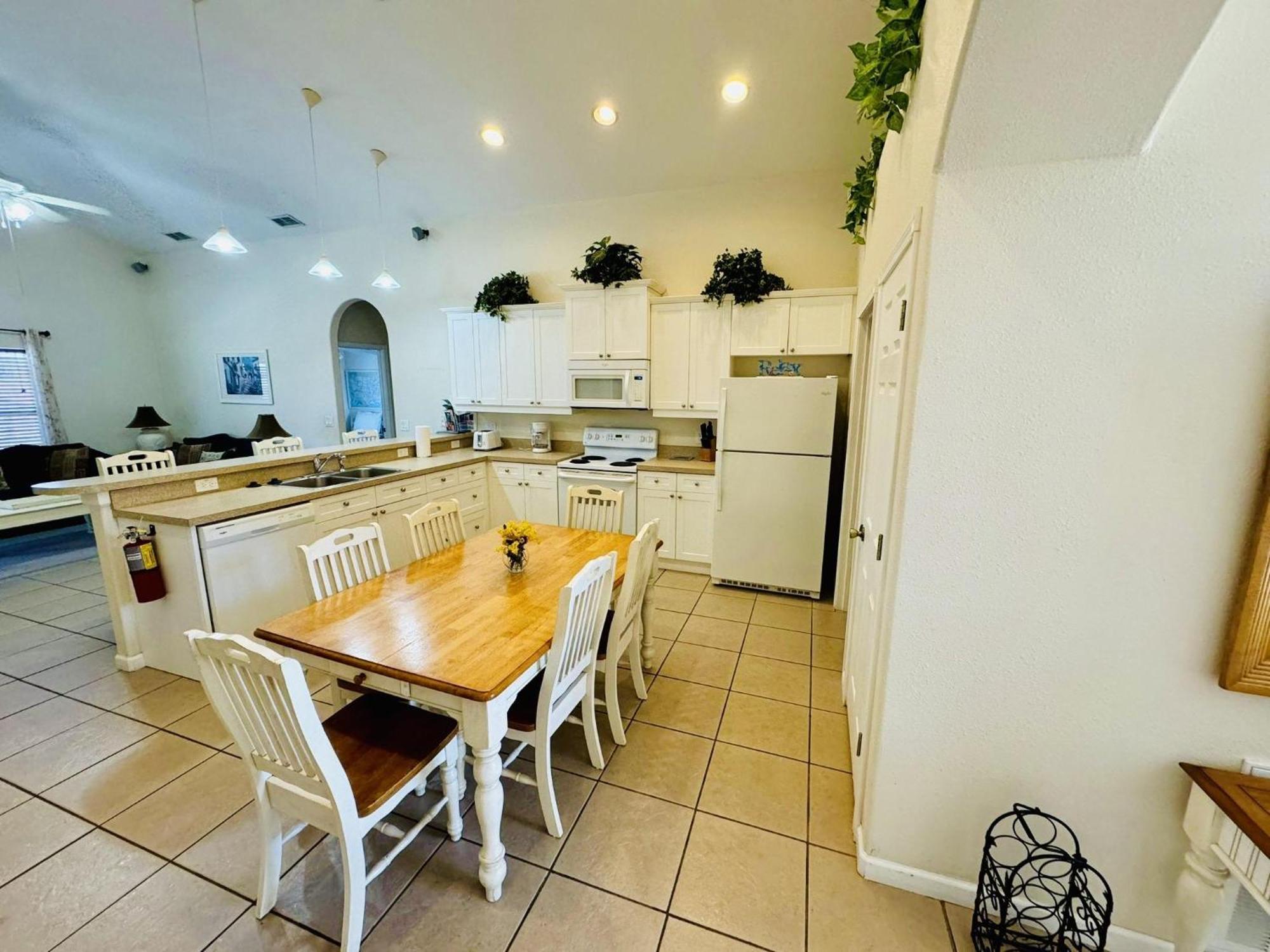 Holiday home 4-3 Vacation With Private Pool Located At Formosa Gardens!!