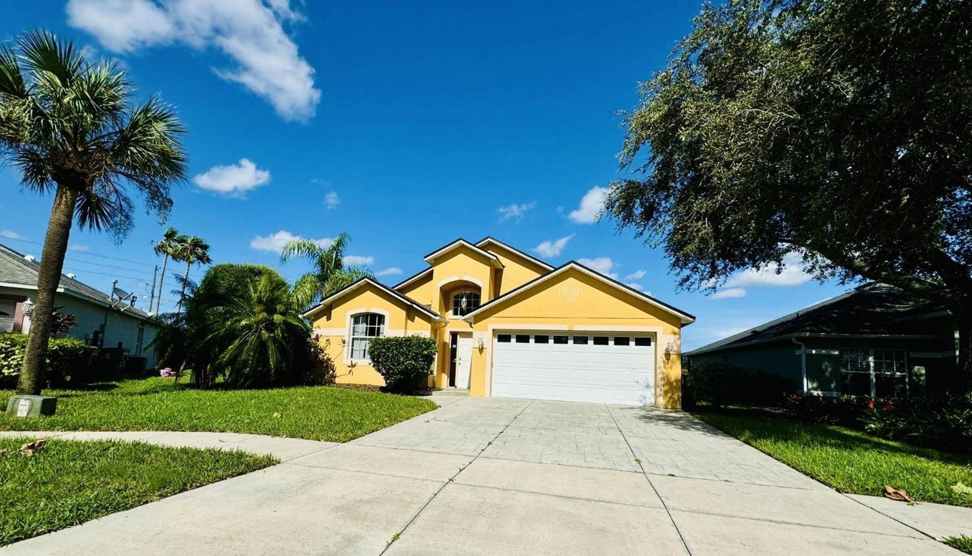 Holiday home 4-3 Vacation With Private Pool Located At Formosa Gardens!! *
