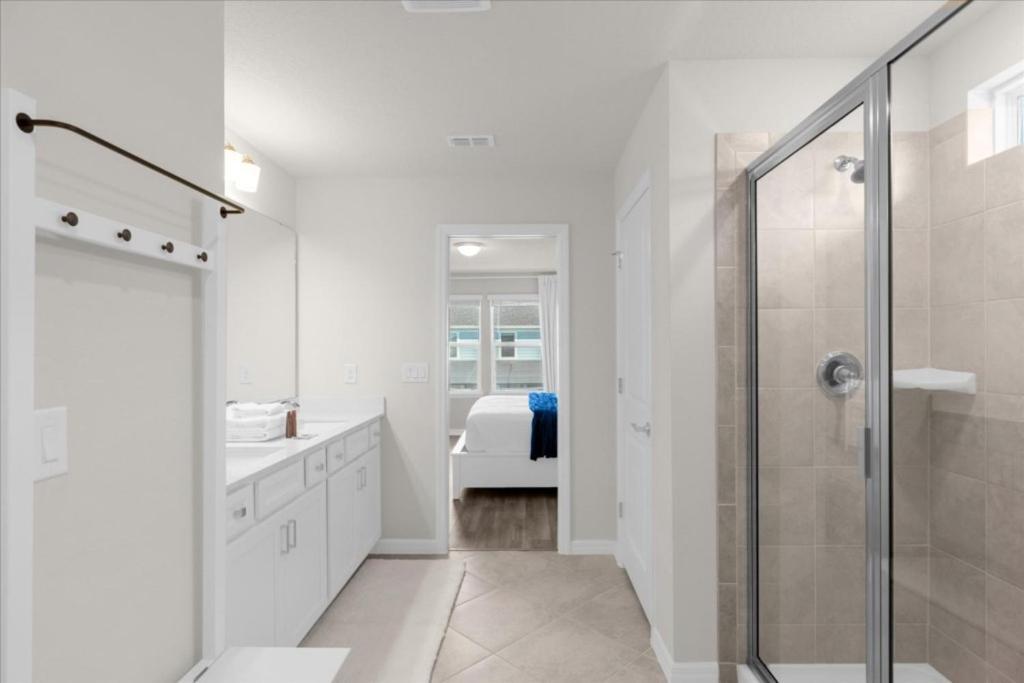5 Bedrooms- 4 Bathrooms- Windsor Cay 1265 Er *