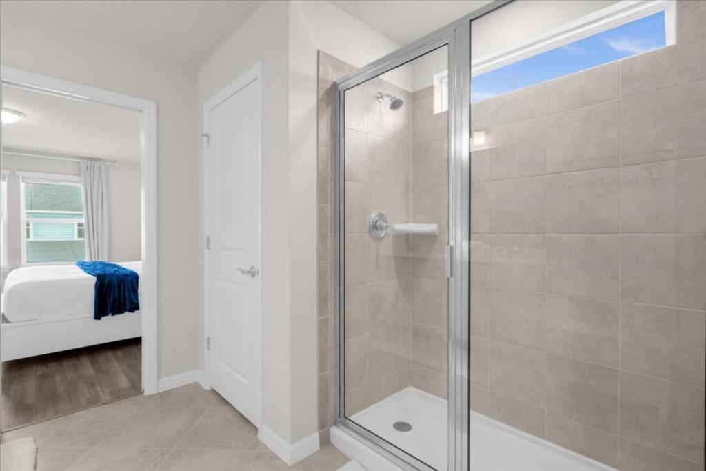 5 Bedrooms- 4 Bathrooms- Windsor Cay 1265 Er *