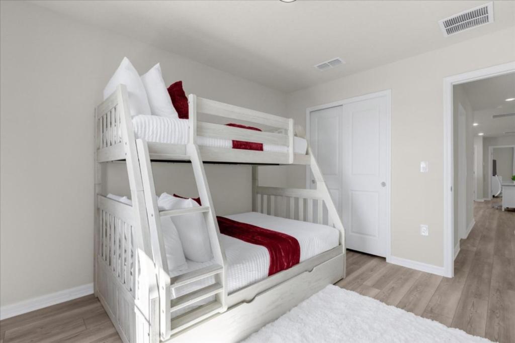 Holiday home 5 Bedrooms- 4 Bathrooms- Windsor Cay 1265 Er *