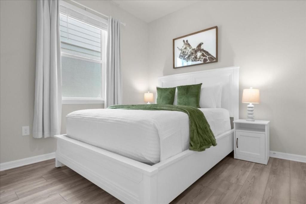 5 Bedrooms- 4 Bathrooms- Windsor Cay 1265 Er