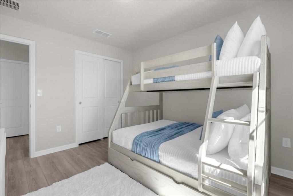 Holiday home 5 Bedrooms- 4 Bathrooms- Windsor Cay 1265 Er
