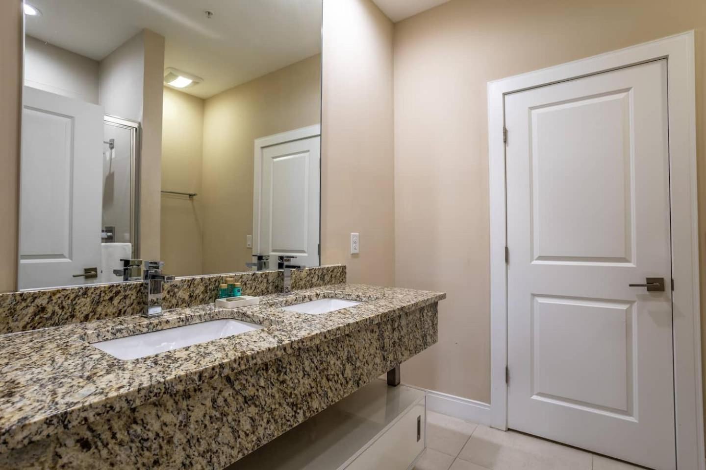 Holiday home 4Br Disney Fun! Gym Playroom Galore!