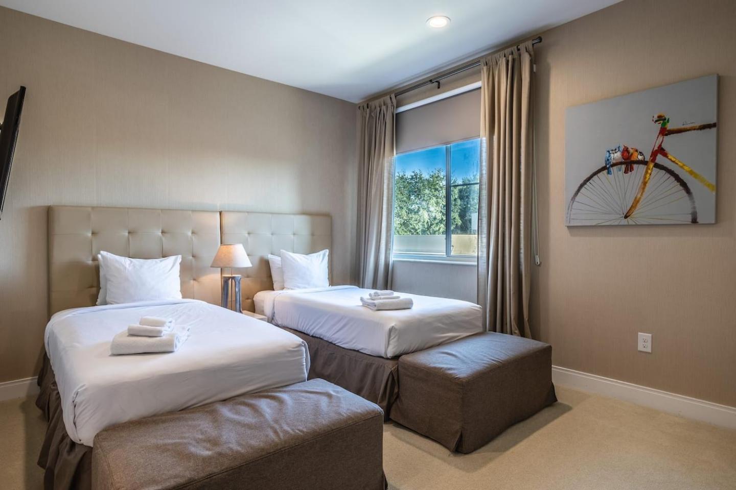 4Br Disney Fun! Gym Playroom Galore! Orlando