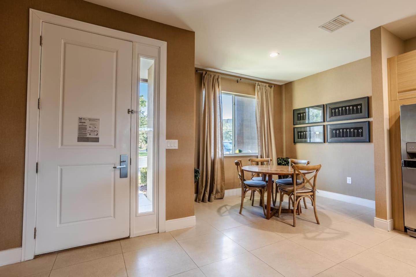 4Br Disney Fun! Gym Playroom Galore! Orlando