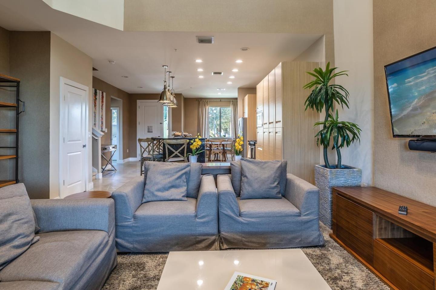Holiday home 4Br Disney Fun! Gym Playroom Galore!