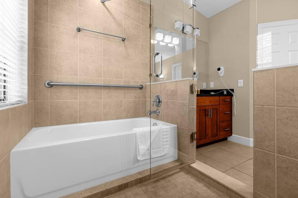 Vibrant 4br Family Townhome 1 Mile From World And Springs Holiday home Orlando