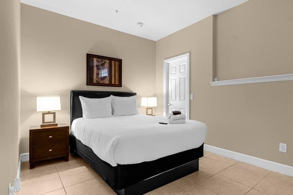Vibrant 4br Family Townhome 1 Mile From World And Springs